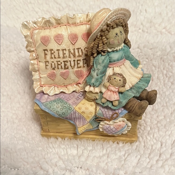 Friends Forever Figurine Music box with Quilt and Doll - Picture 1 of 3